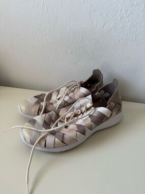 Nike Woven Women's Sneakers in Neutral Beige